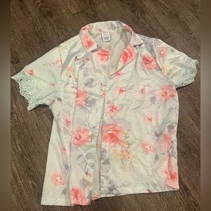 🛑3 items for $10 deal** Silk top